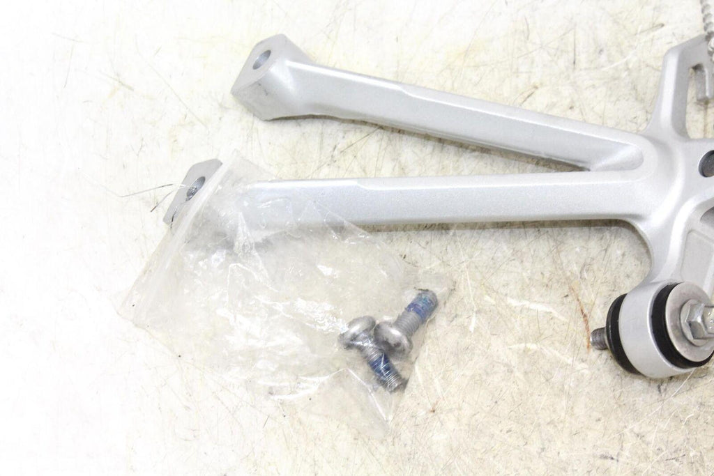 2007 Suzuki Gsxr1000 Rear Back Passenger Peg Set Pair