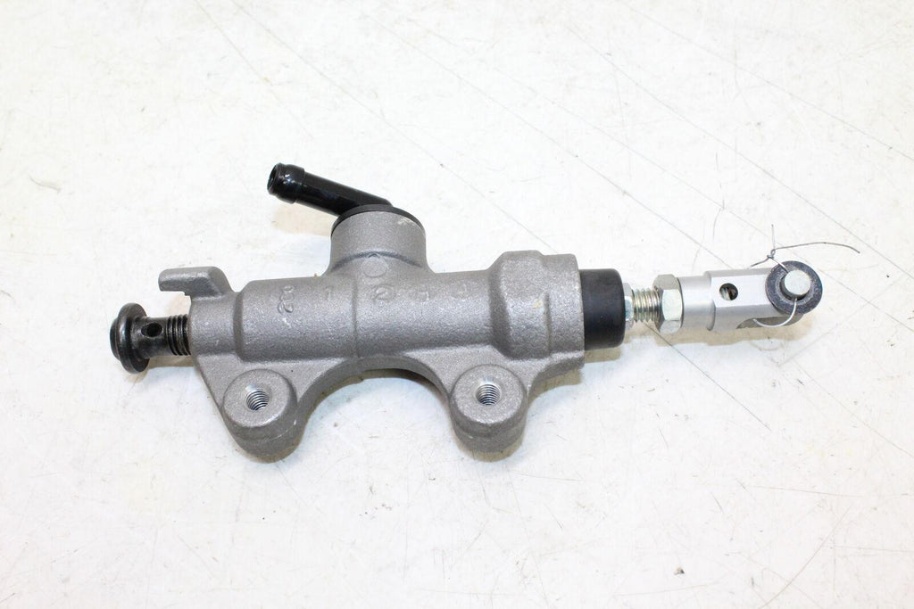 2006 Yamaha Yzf R6S Rear Back Brake Master Cylinder With Reservoir