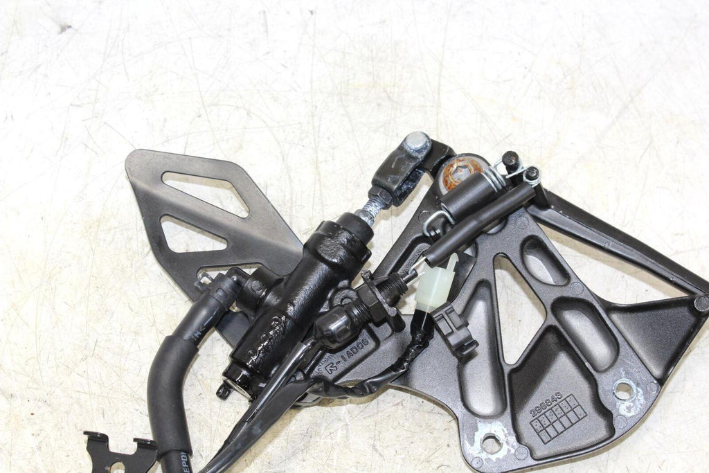 2017 Suzuki Gsxr1000R Right Rearset Rear Set Driver Foot Caliper Master Cylinder