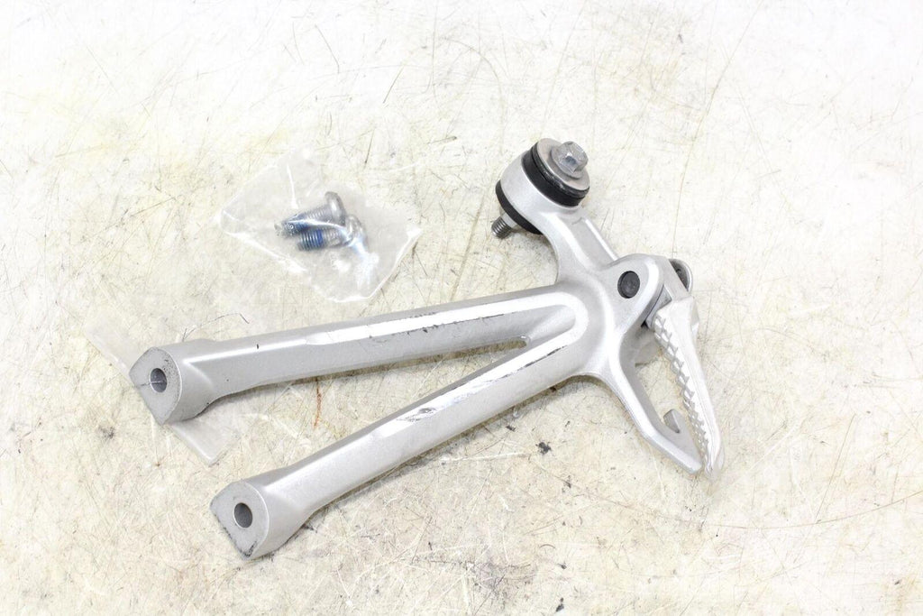 2007 Suzuki Gsxr1000 Rear Back Passenger Peg Set Pair