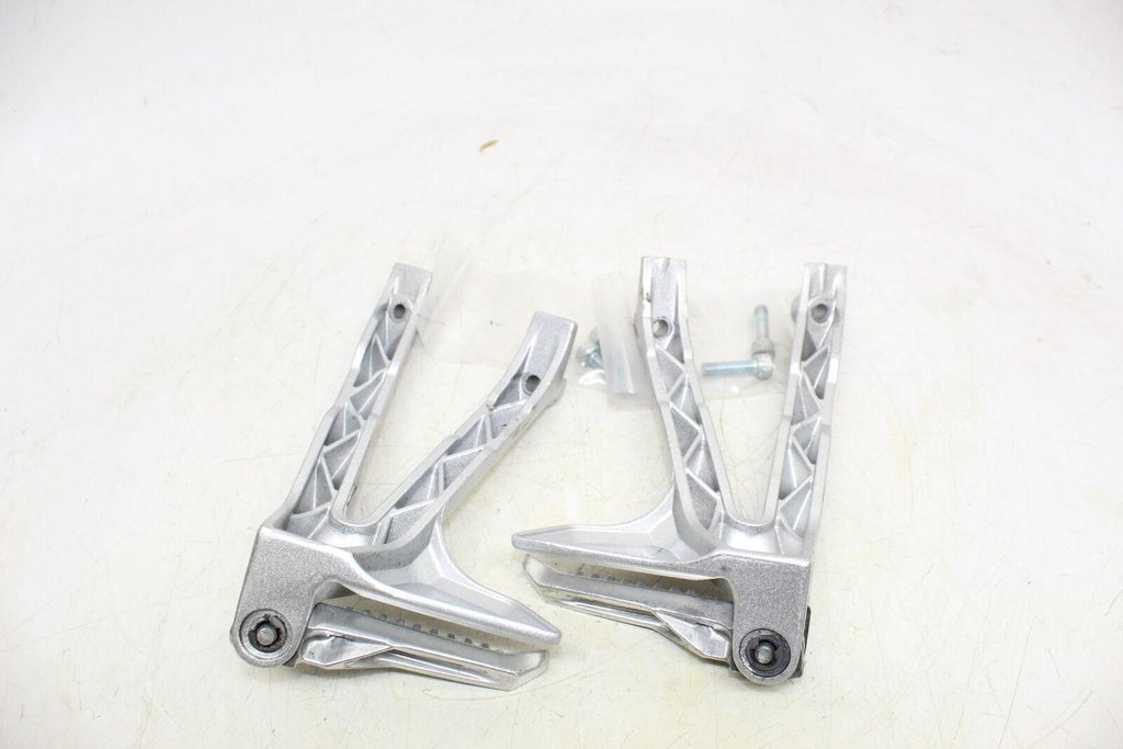 2017 Hyosung Gd250R Rear Back Passenger Peg Set Pair Left Right - Gold River Motorsports