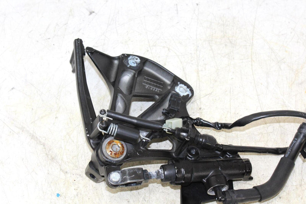 2017 Suzuki Gsxr1000R Right Rearset Rear Set Driver Foot Caliper Master Cylinder