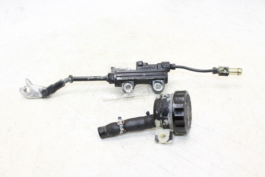 1986 Kawasaki Ninja Zx-10 Zx1000 Rear Back Brake Master Cylinder With Reservoir