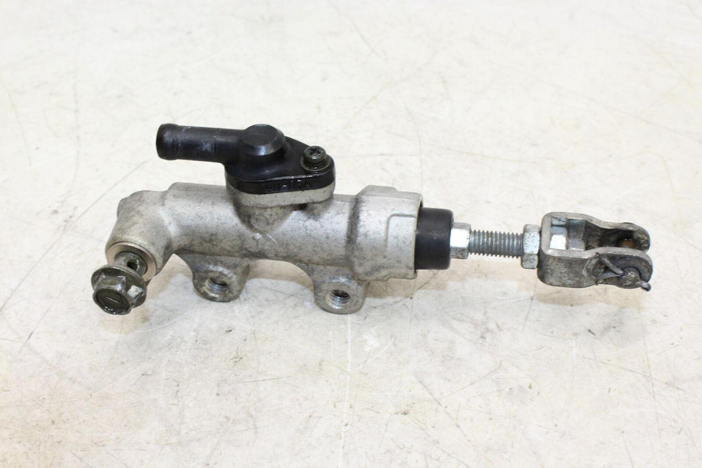 2005 Suzuki Bandit 1200 Gsf1200S Rear Back Brake Master Cylinder With Reservoir